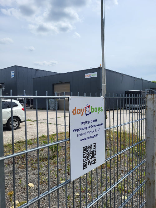 Lagerhalle der DayBays GmbH mit Lagerkapazitäten für Verpackungen und Gastronomiebedarf